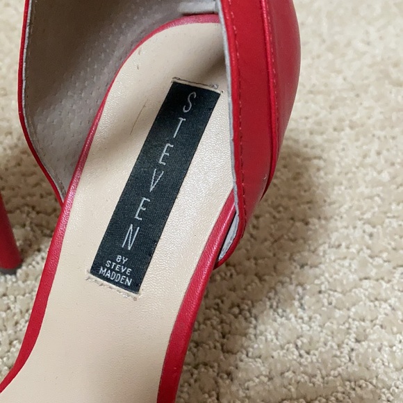 Red heels - Picture 5 of 11